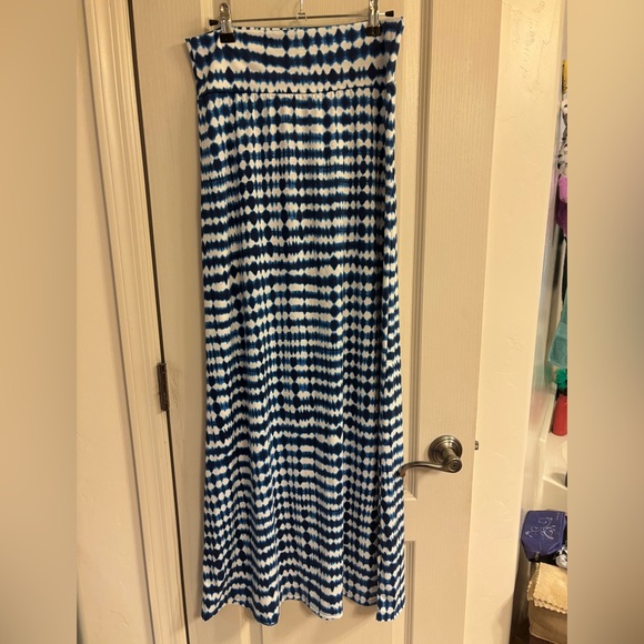 got style Dresses & Skirts - NWOT Blue and White Patterned Women's Maxi